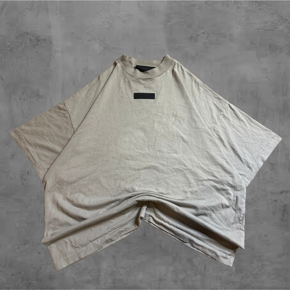 Minimalistic Essentials Oversized Gray Tee‎ Shirt Perfect Boxy Modern Fit